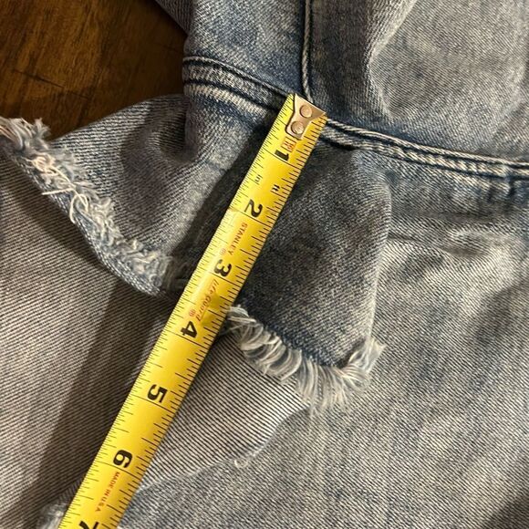 Judy Blue Light Wash Distressed Raw Hem Jean Shorts Size Large JB150018 - Picture 6 of 10